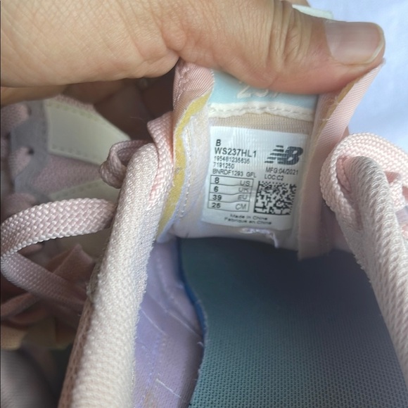 New Balance Pink and Cream Sneakers Classic Style - Picture 7 of 9